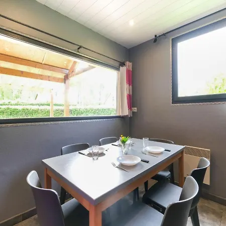 بيت للعطل Charming In Le Petit With Covered Terrace Signy-le-Petit